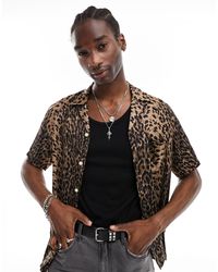 AllSaints - – leoza – kurzärmliges hemd mit grafischem leopardenmuster - Lyst