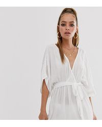 ASOS Asos Design Petite - Diepuitgesneden Strandtuniek Met Strikceintuur En Kimonomouwen Van Gekreukte Stof - Wit