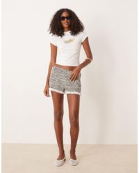 ASOS - – superkurze, gesmokte shorts mit schwarz-weißen vichy-karos und spitzensaum - Lyst