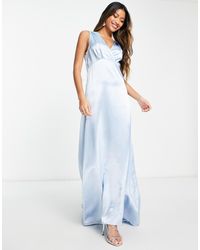 Vila - Vestido De Dama De Honor Largo Azul Pastel Con Cuello De Pico Y Cola De Satén De - Lyst
