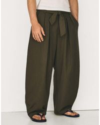 Bershka - Barrel-leg Trousers With Darts And Belt - Lyst