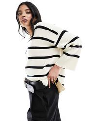 Vero Moda - Maglione Morbido A Righe Bianche E Nere Con Scollo A V - Lyst