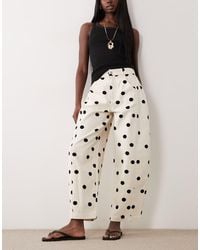 ASOS - Vaqueros De Corte Barrel Con Estampado De Lunares-Blanco - Lyst