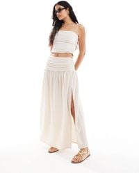 ASOS - Jupe longue texturée d'ensemble froncée sur le côté à taille tombante et fente sur le devant - taupe - Lyst