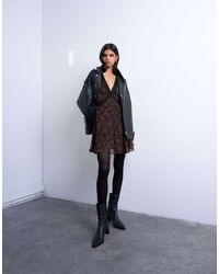 TOPSHOP - Vestito Da Giorno Corto A Maniche Lunghe Con Stampa A Fiori Su Base Scura - Lyst