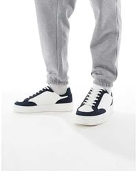 ASOS - Zapatillas De Deporte Blancas Con Paneles Azul Marino Y Cordones De - Lyst