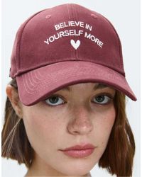 Stradivarius - Cappellino Bordeaux Con Scritta Ricamata - Lyst