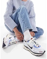Nike - Zapatillas De Deporte Blancas Y Azules Zoom Vomero 5 De - Lyst