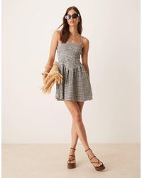 ASOS - – kurzes gesmoktes sommerkleid mit riemchenträgern und schwarz-weißen vichy-karos - Lyst