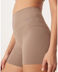 Nike - Pantalones Cortos De 5" Marrones De Talle Alto De Tejido Suave Dri-Fit Zenvy De - Lyst