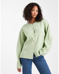 ASOS - Gebreid Gestructureerd Vest Met Ronde Hals En Gouden Knopen - Lyst