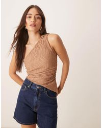 ASOS - Top asymétrique en tissu texturé à ourlet asymétrique avec fronces - taupe - Lyst