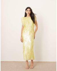ARRANGE - Robe mi-longue à épaulettes et sequins géométriques - citron - Lyst