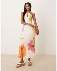 ASOS - Robe mi-longue en tulle avec dos nu et ouverture goutte d'eau à détail métallique - imprimé fleurs - Lyst