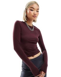 Weekday - Camiseta De Manga Larga Y Corte Slim Exclusiva En Asos De -Rojo - Lyst