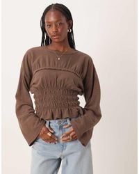 ASOS - Camiseta Marrón De Manga Larga Con Cintura Fruncida De Punto Flameado Texturizado De -Rojo - Lyst