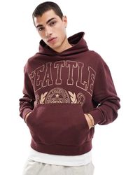 ASOS - Felpa Squadrata Oversize Bordeaux Con Cappuccio E Stampa Frontale Di Città - Lyst