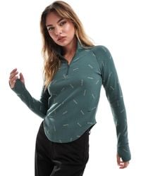 Nike - Top à manches longues et col zippé avec logo virgule - Lyst