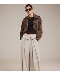 Stradivarius - Petite Wide-Leg Trousers With Turned-Up Waistband - Lyst