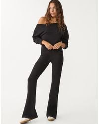 Stradivarius - – weiche, ausgestellte hose - Lyst