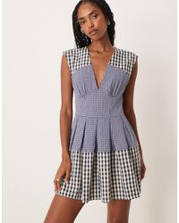 ASOS - Vestito Corto Con Corpino Aderente E Gonna Svasata A Quadretti A Contrasto Con Scollo A V - Lyst