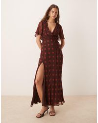 ASOS - – midikleid mit kirsch-punkte-print, wickeloptik vorn, flügelärmeln und nahtdetails - Lyst