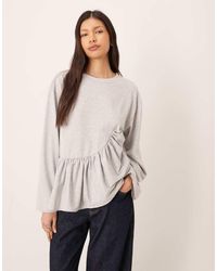ASOS - Top Gris Jaspeado De Manga Larga Y Corte Cuadrado Con Sobrefalda Asimétrica En El Bajo De - Lyst