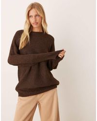 ASOS - Jersey Marrón Extragrande Con Cuello Redondo Y Mangas Cocoon De Punto Mullido De - Lyst