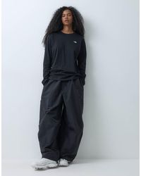 The North Face - Tnf Essential Simple Dome Relaxed T-Shirt Met Lange Mouwen - Lyst