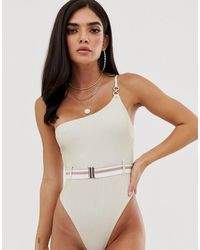 River Island – Badeanzug mit One-Shoulder-Träger und Gürtel, - Natur