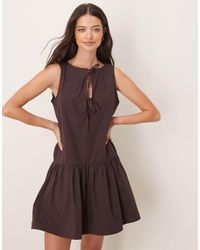 ASOS - Vestido Corto Marrón Con Detalle De Abertura Y Cintura Baja De Popelina De - Lyst