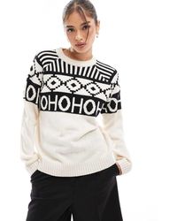 Eslcusiva exclusive Maglione natalizio multicolore per due persone con Babbo Natale ed elfo di Boohoo in Rosso Lyst