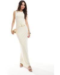 4th & Reckless - Maxi Jurk Van Gelaagde Gladde Stof Met Racerhals En Goudkleurig Metalen Detail - Lyst