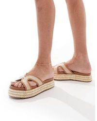 SEQWL - Sandalias Beis Con Correas Y Plataforma Plana De Rafia De -Neutro - Lyst