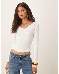ASOS - Getailleerde Geribbelde Top Met Lange Mouwen En V-Hals - Lyst