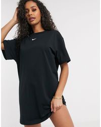 Robe t-shirt avec petite virgule Coton Nike en coloris Noir | Lyst