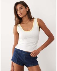 GOOD AMERICAN - Tanktop Van Superstretch Katoen Met Lage Ronde Hals Met Gekleurde Bies - Lyst