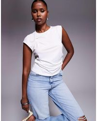 ASOS - T-Shirt Met Gedraaid Detail Op De Mouw En Gerimpelde Zijkant - Lyst