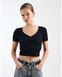 ONLY - V-neck Ruched Detail Ribbed Crop T-shirt - Lyst