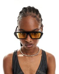 Aire - X asos - apheta - occhiali da sole squadrati neri con lenti gialle - Lyst