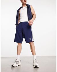 adidas Originals - Pantalones cortos azul marino con diseño - Lyst