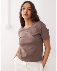 Monki - – knapp sitzendes t-shirt - Lyst