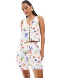 ONLY - Pantalones Cortos Sin Cierres Con Estampado De Postal De (Parte De Un Conjunto) - Lyst