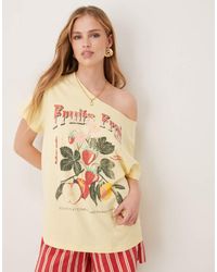 ASOS - T-Shirt Oversize Gialla Con Spalle Scoperte E Grafica Di Frutta - Lyst