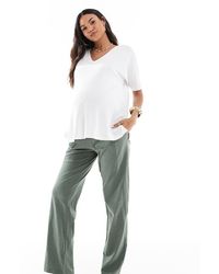 Mama.licious - Pantalones Caquis De Pernera Ancha Con Diseño Por Debajo Del Vientre De Tejido Ligero Veraniego De Mamalicious Maternity-Verde - Lyst
