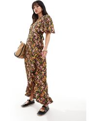 Vero Moda - Robe portefeuille longue à imprimé fleurs - foncé - Lyst