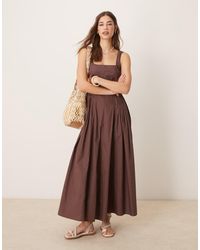 ASOS - Vestido Midi Marrón Con Cuello Ancho Y Pliegues En La Cintura De - Lyst