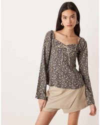 Nobody's Child - Winslet Sweetheart Neck Scalloped Collar And Bow Detail Top - Lyst