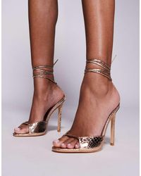 Public Desire - Sandalias Doradas De Tacón Con Diseño Anudado A La Pierna Kalisto De - Lyst