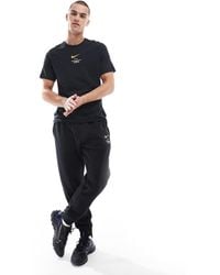 Nike - Joggers Negros Y Amarillos Con Estampado Gráfico Del Logo Swoosh De Club - Lyst